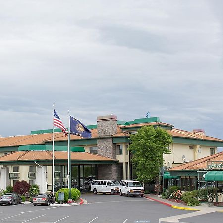 Rogue Regency Inn & Suites Medford Kültér fotó